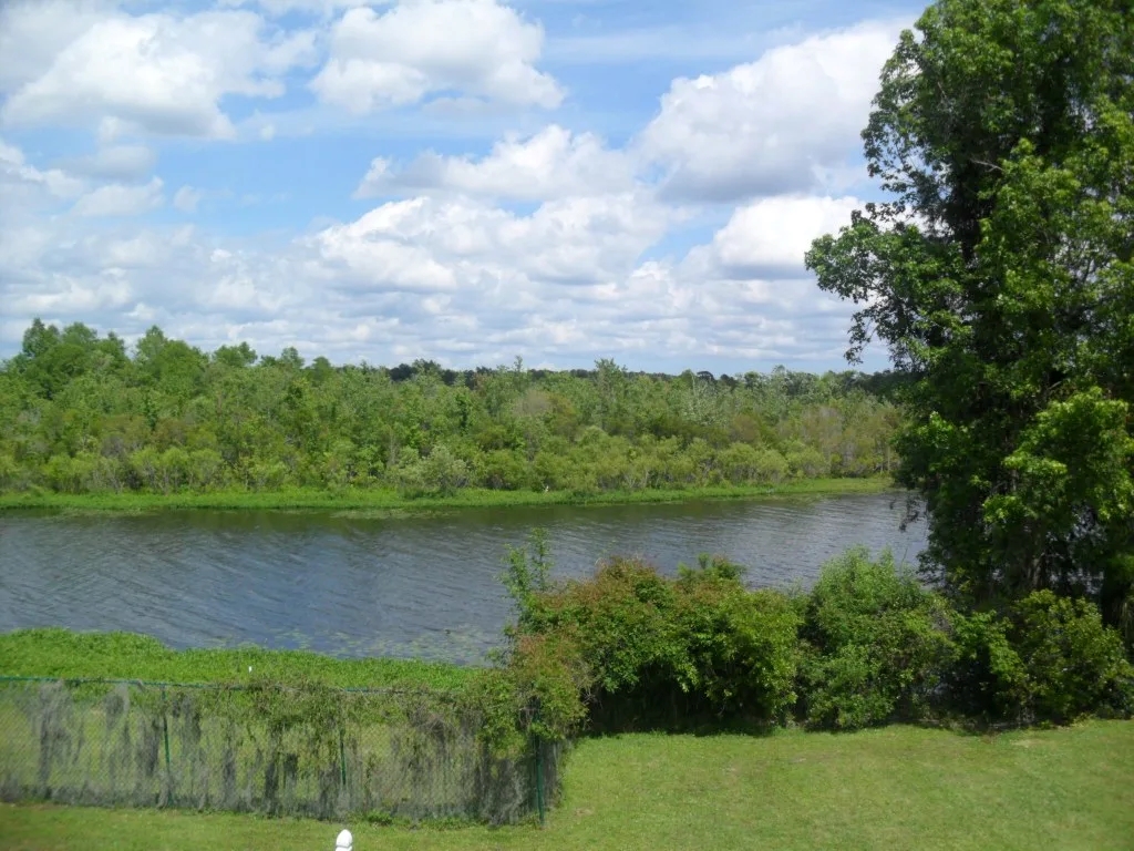 Exterior view of Lakewood Lodge, located in Hanahan, South Carolina.