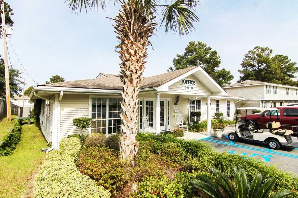 Exterior view of Lakewood Lodge, located in Hanahan, South Carolina.